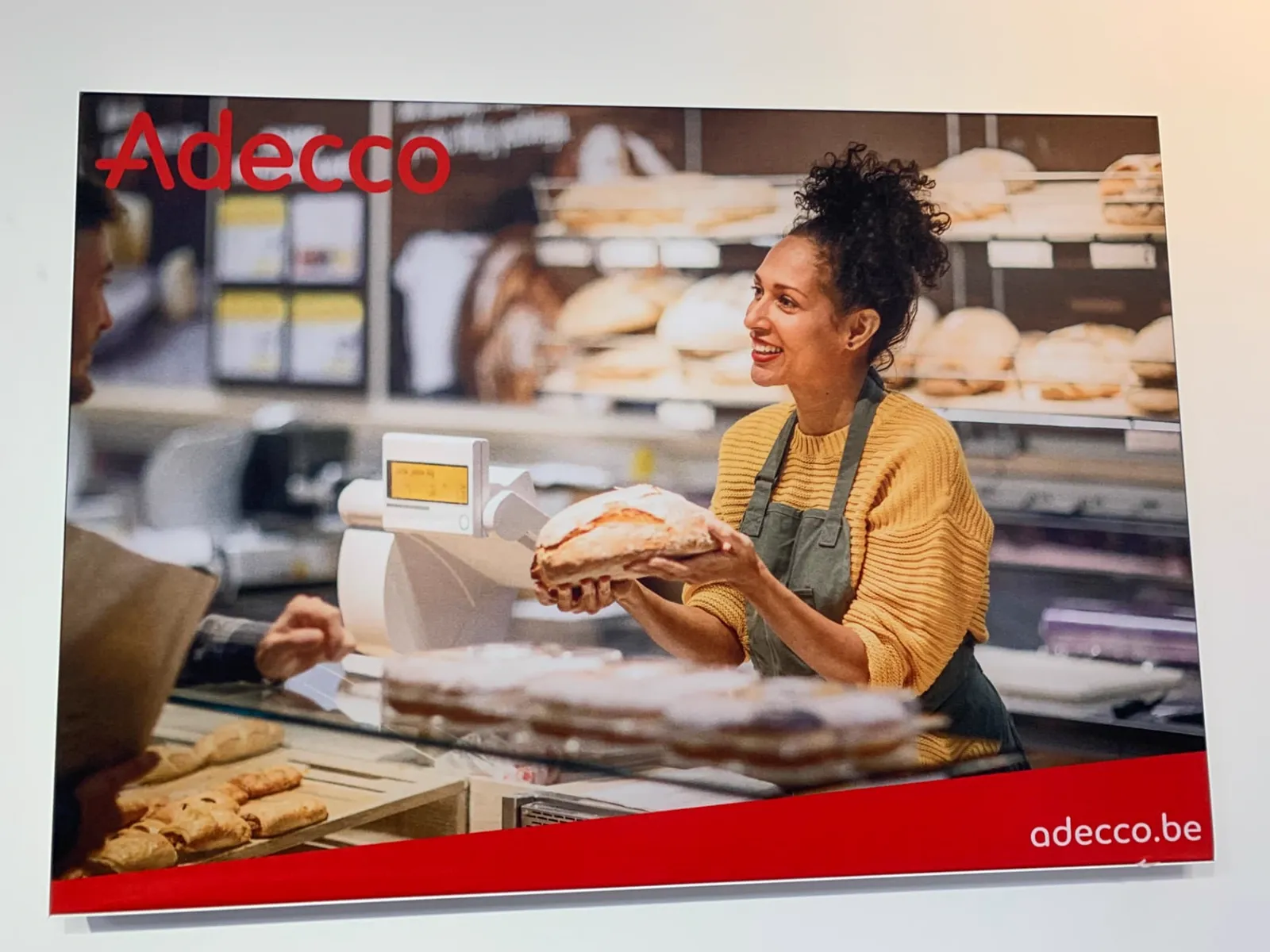 Cadre acoustique Adecco avec une boulangerie